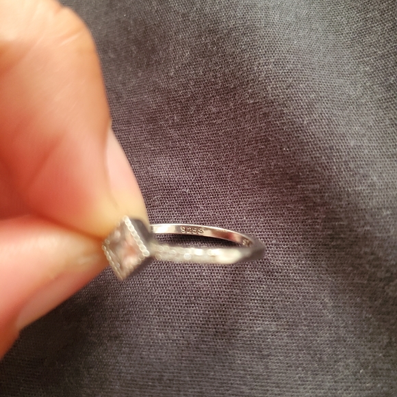925 Sterling Silver Ring - Picture 2 of 2
